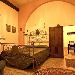 Chiara , Montefollonico Italia